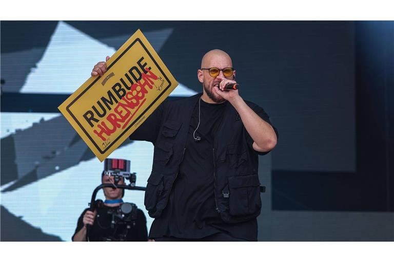 Mit „Hurensohn“ hat Robin Maximilian Mayer alias Rumbombe seinen bisher größten Ballermann-Hit gelandet.