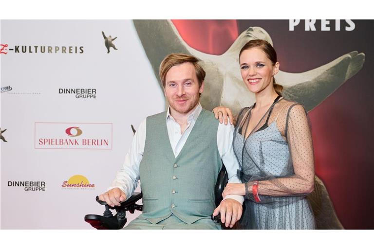 Mit ihrem Sohn Romeo Casper sind Samuel und Sarah Koch jetzt zu dritt. (Archivbild)