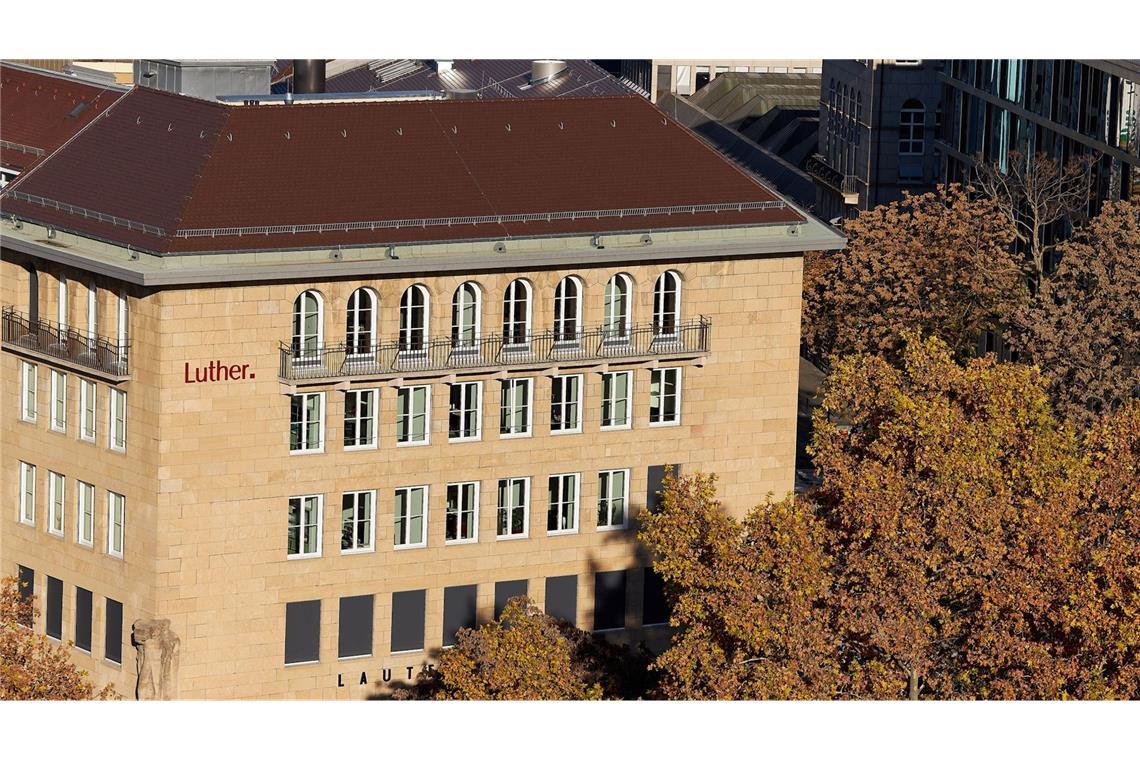 Insolvenz: Rechtzeitige Restrukturierung rettet Unternehmen Mit klarer Sicht unfallfrei unterwegs: Luther Stuttgart hilft bei der Liquiditätsplanung. Die ist wie eine Windschutzscheibe für den Geschäftsführer.