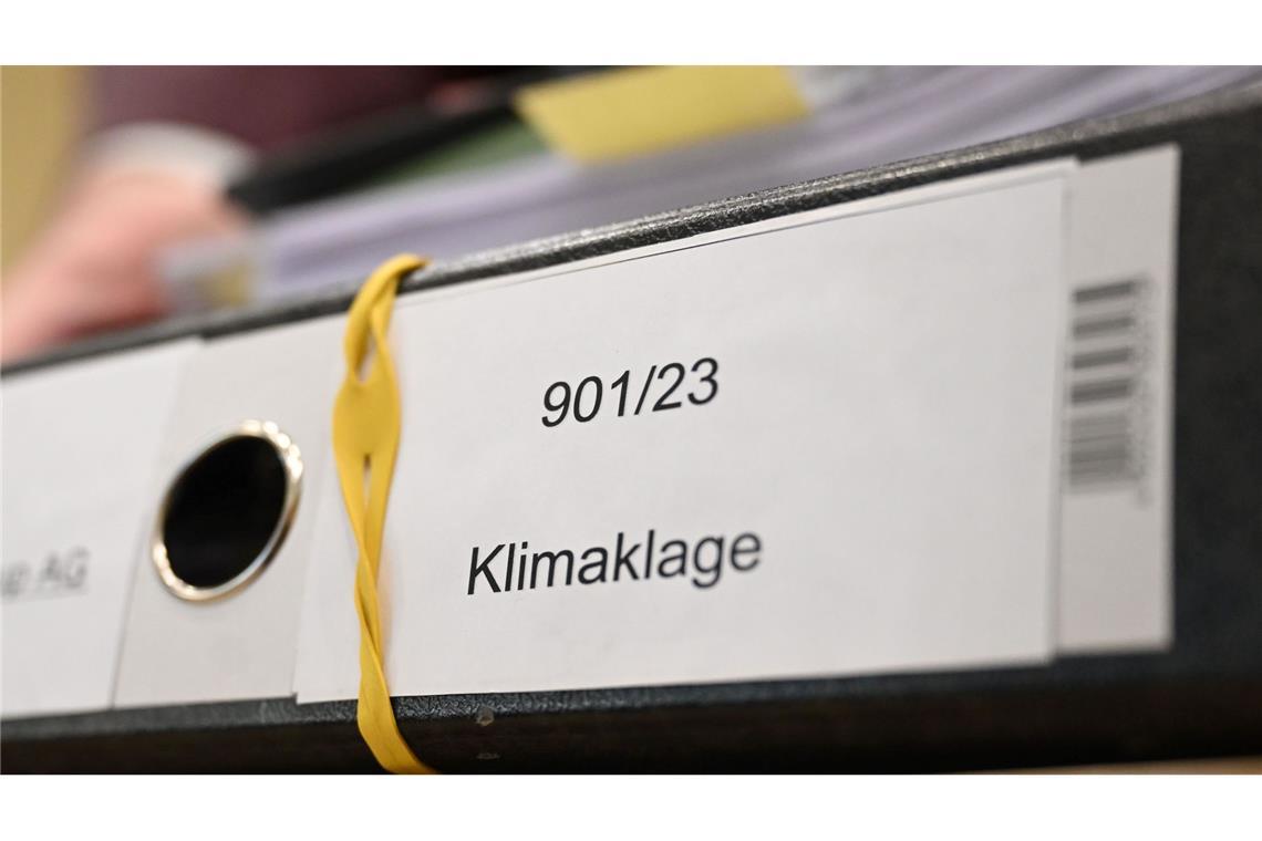 Mit Klimaklagen will die Umwelthilfe die Autobauer zum Verbrenner-Aus bringen. (Symbolbild)