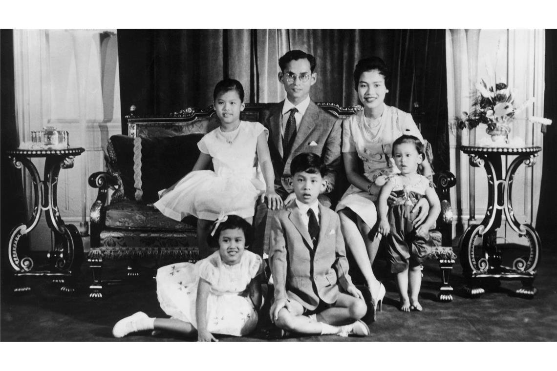 Königin der Herzen: Thailand trauert um Sirikit Mit König Bhumibol hatte Sirikit vier Kinder. (Archivbild)