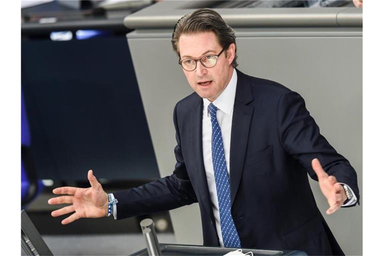 „Mit noch einmal einer Milliarde Euro können wir den umweltfreundlichen ÖPNV weiter leistungsfähig und zuverlässig am Laufen halten“, sagt Andreas Scheuer. Foto: Kira Hofmann/dpa-Zentralbild/dpa/Archiv