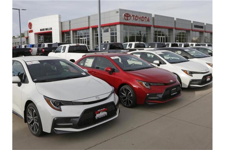 Mit rund 2,3 Millionen verkauften Autos im Jahr 2021 erobert Toyota die Marktführerschaft in den USA. Foto: Rick Bowmer/AP/dpa