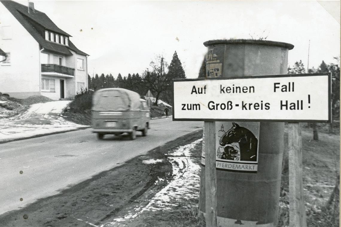 Großerlach und Grab setzen sich gegen das Land durch Mit Schildern an der Ortsdurchfahrt machten die Großerlacher deutlich, was sie von den Plänen des Landes halten. Foto: BKZ-Archiv