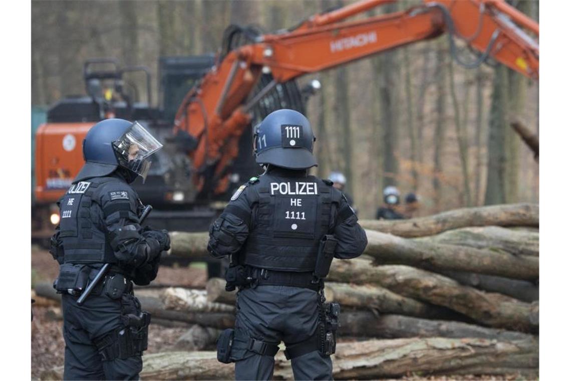 Polizei rückt in Dannenröder Forst vor