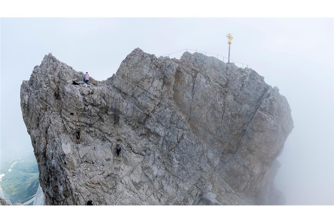 Dobrindt lädt zum "Migrationsgipfel" auf der Zugspitze Mit seinen Gästen will der Minister hoch hinaus.