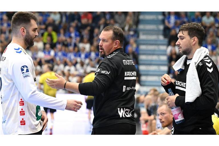 45 starke Minuten reichen nicht – TVB Stuttgart verliert in Gummersbach Mit seinen Torhütern Miljan Vujovic (li.) und Daniel Rebmann konnte TVB-Trainer Misha Kaufmann in Gummersbach nicht zufrieden sein.