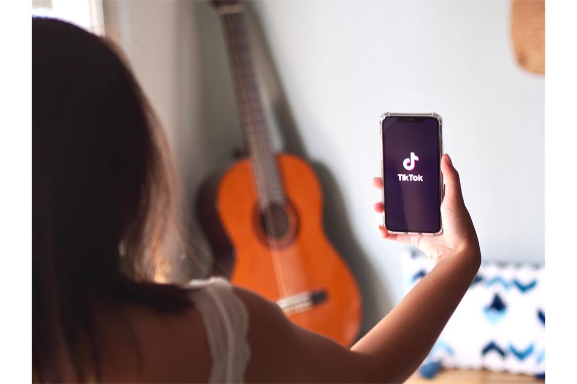 TikTok verbannt Hashtag #SkinnyTok Mit "Skinnytok" ist in Europa jetzt Schluss. (Symbolbild)