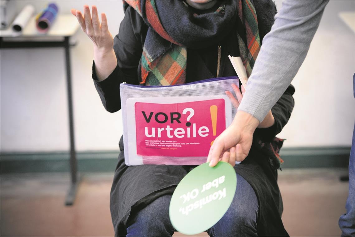 Mit sozialpädagogischen Methoden ist Sonja Großhans in Sachen Demokratieförderung unterwegs. Symbolfoto: Gesicht zeigen!
