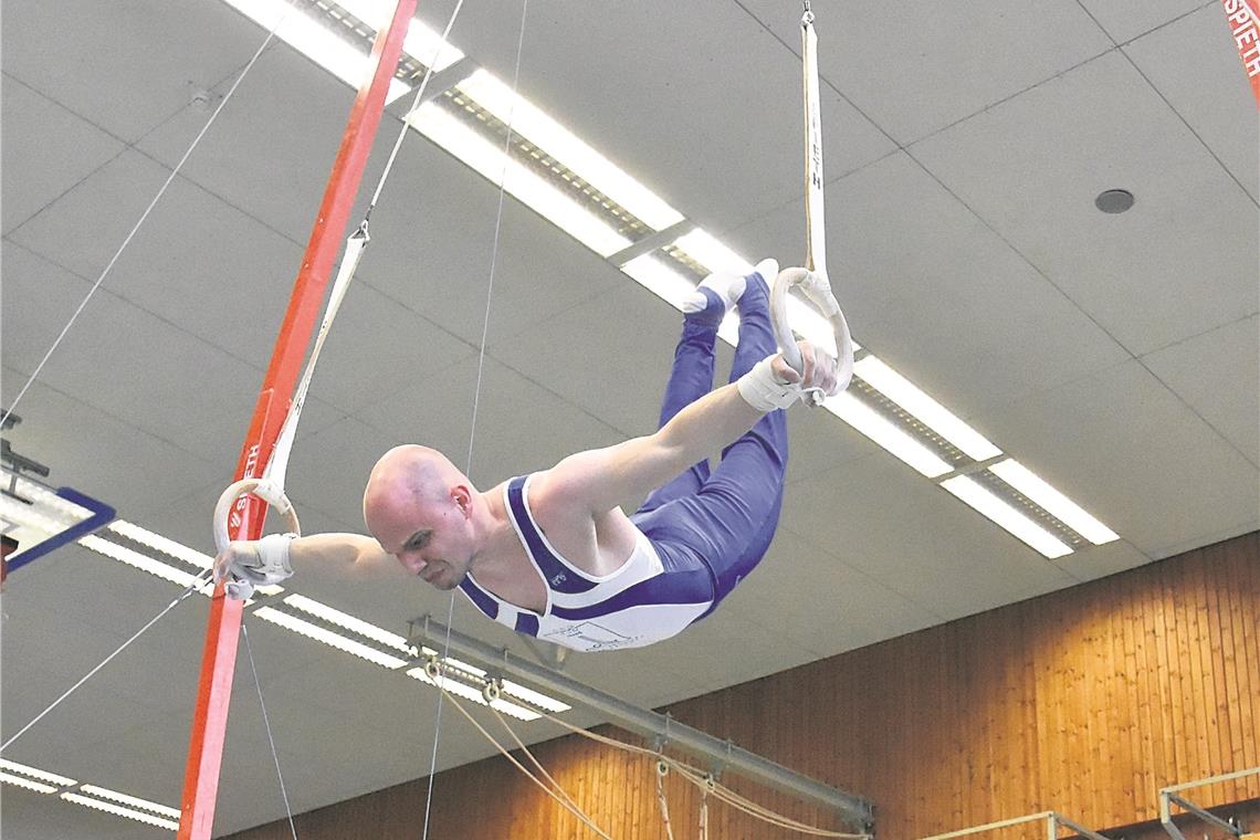 Mit vier Punkten an den Ringen erfolgreichster TSG-Turner: Uwe Klemm. Insgesamt war Spitzenreiter Kirchheim für Backnanger aber eine Nummer zu groß. Die TSG verlor 6:76. Foto: T. Sellmaier