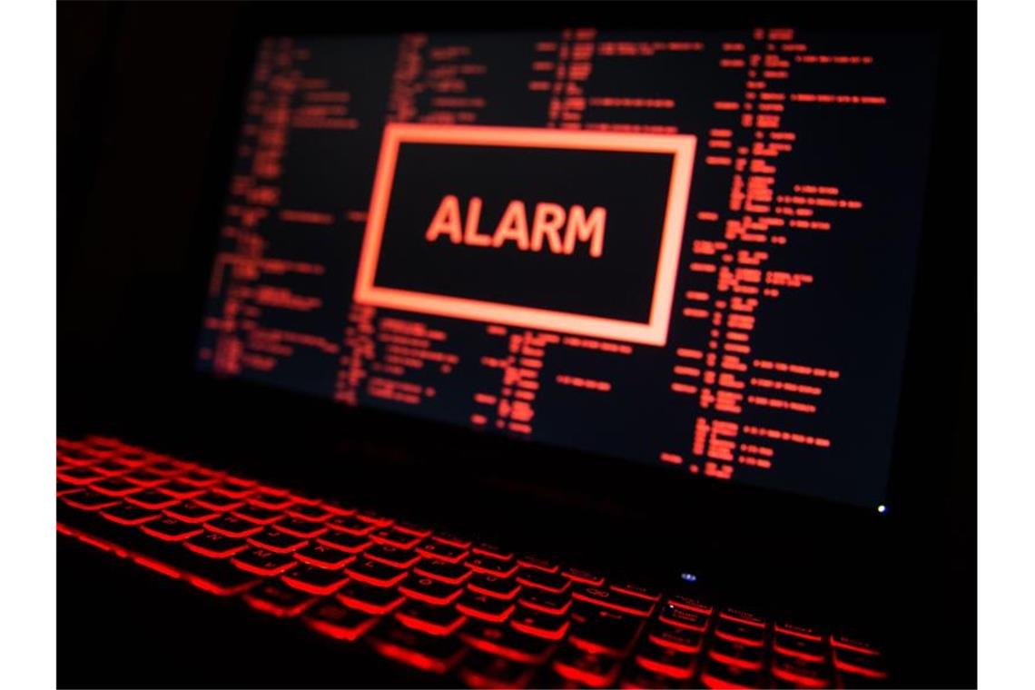 Wenn Stromkonzerne „War Gaming“ spielen Mit zunehmender Digitalisierung und dem Zusammenwachsen von Stromnetzen und Internet öffnen sich immer mehr Einfallstore für Cyberattacken. Foto: Lino Mirgeler/Archiv