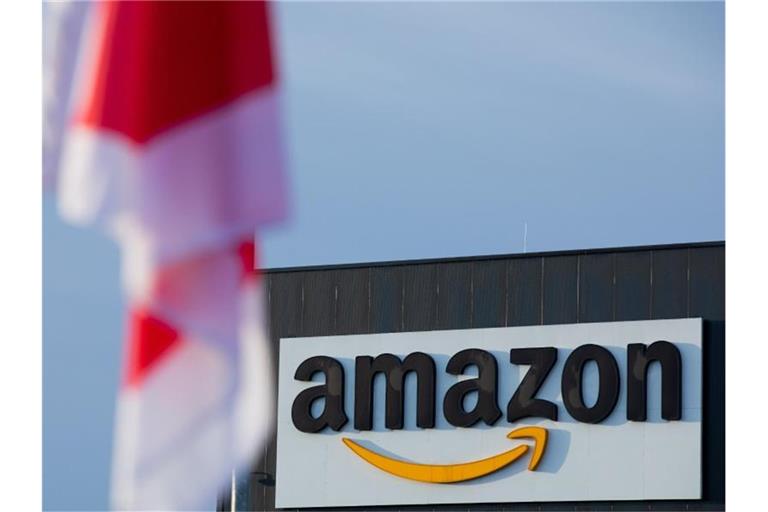 Mitarbeiter des Online-Händlers Amazon haben an mehreren Standorten ihre Arbeit niedergelegt. Foto: Rolf Vennenbernd/dpa
