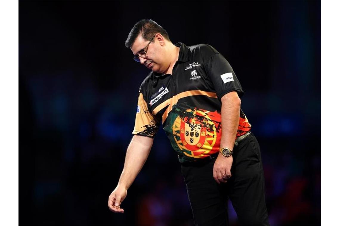Darts-WM: Überraschendes Aus für de Sousa - Anderson weiter Mitfavorit Jose De Sousa (l) aus Portugal scheidet bei der WM überrschend aus. Foto: Zac Goodwin/PA Wire/dpa
