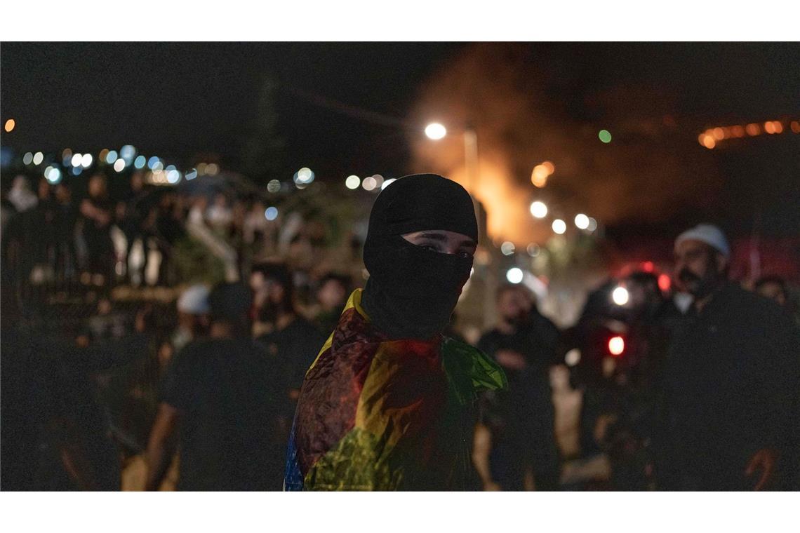 Bilder des Tages Mitglieder der drusischen Gemeinschaft durchqueren die Pufferzone zwischen Syrien und den von Israel annektierten Golanhöhen in der Nähe von Majdal Shams, um ihre drusischen Landsleute auf der syrischen Seite zu unterstützen.