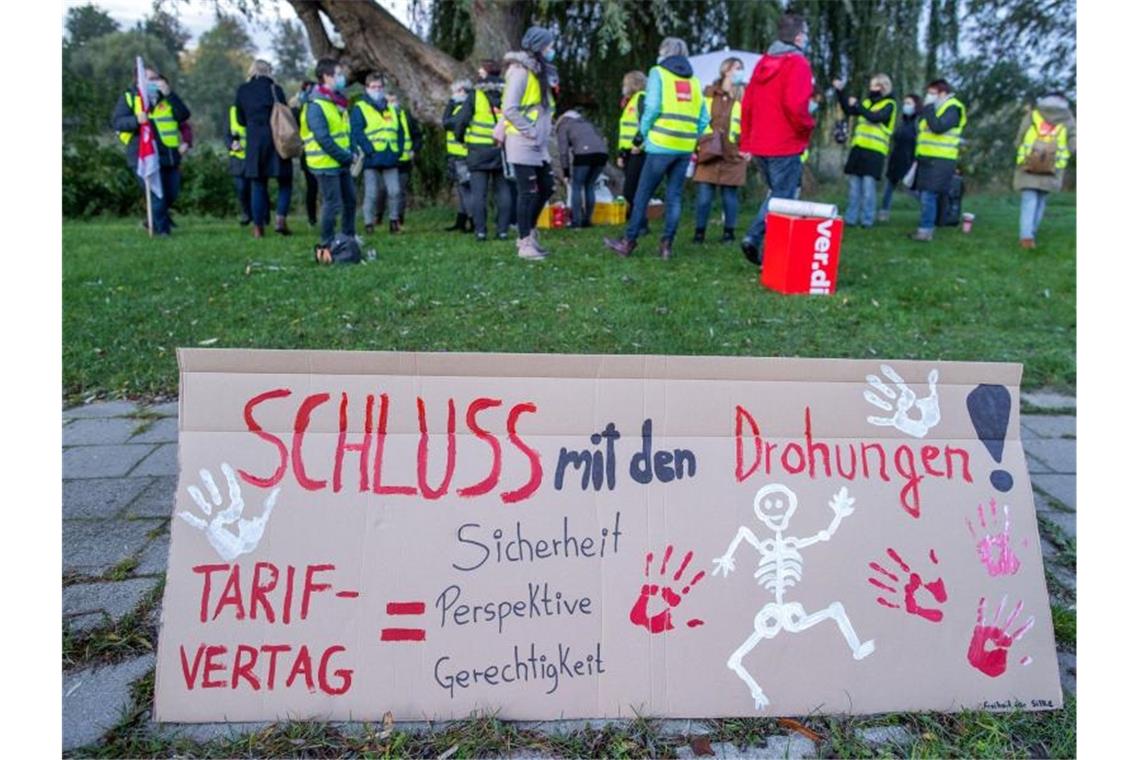 Einigung bei Tarifverhandlungen im öffentlichen Dienst Mitglieder der Gewerkschaft Verdi fordern 4,8 Prozent mehr Lohn für ein Jahr. Foto: Jens Büttner/dpa-Zentralbild/dpa