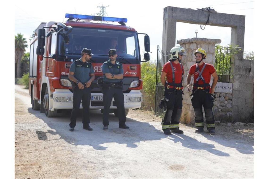Mitglieder der „Guardia Civil“ und der Feuerwehr sichern die Absturzstelle ab. Foto: Clara Margais