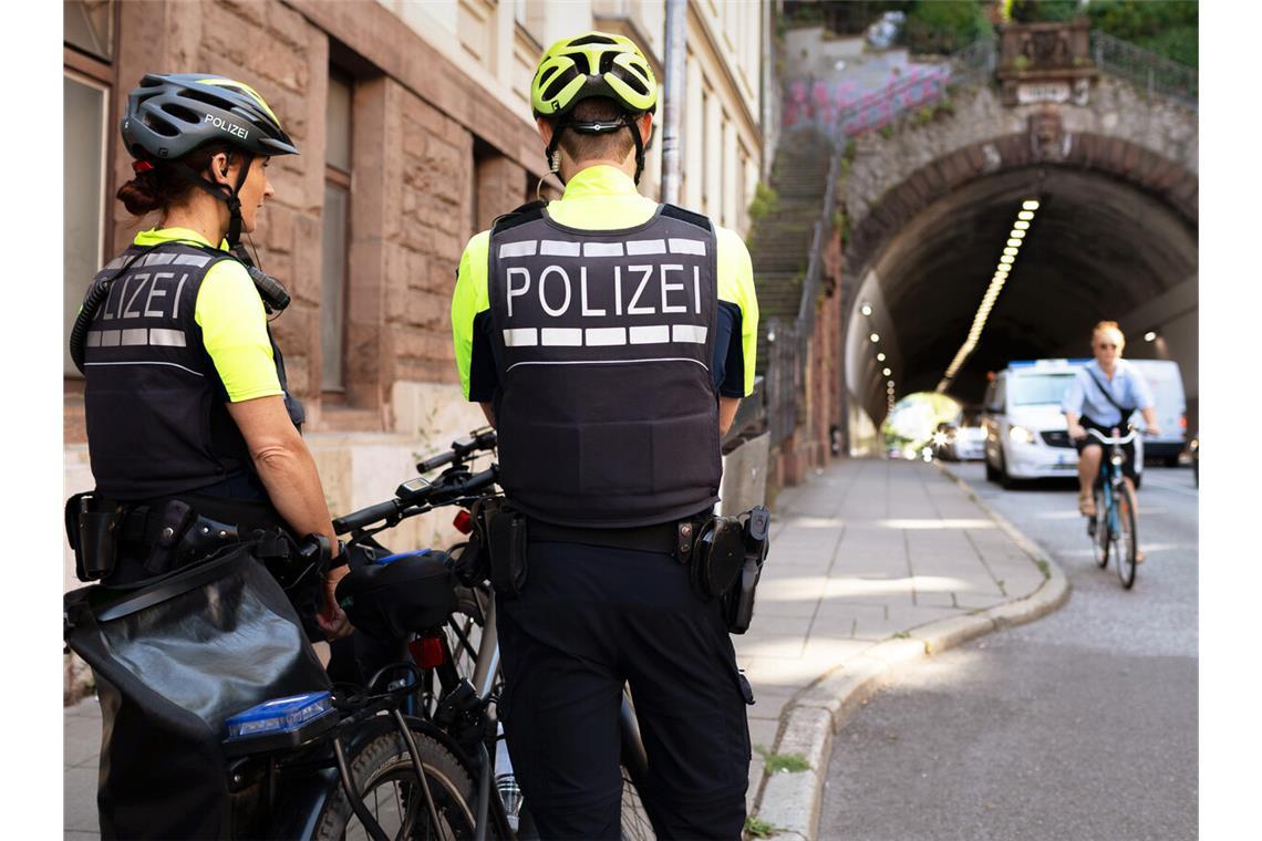 Kaum Unfälle im Schwabtunnel mit Radlern Mitte Juli legten sich Polizeibeamte am Schwabtunnel auf die Lauer.