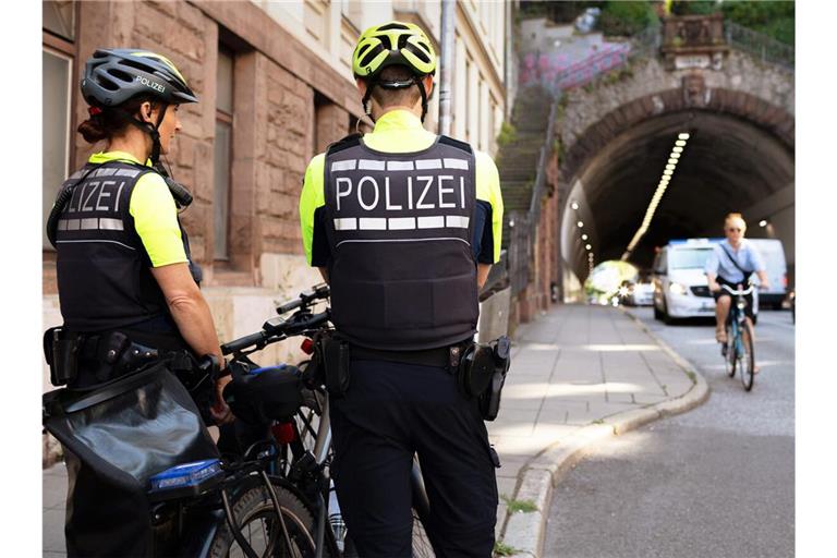 Mitte Juli legten sich Polizeibeamte am Schwabtunnel auf die Lauer.