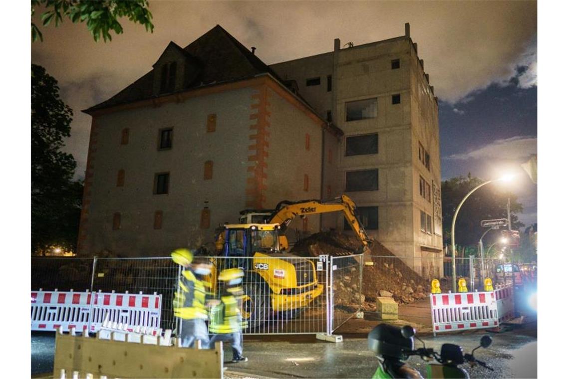 500-Kilo-Bombe in Frankfurter Wohngebiet gesprengt Mitten im Frankfurter Nordend wurde eine 500 Kilo schwere Bombe aus dem Zweiten Weltkrieg kontrolliert gesprengt. Foto: Frank Rumpenhorst/dpa