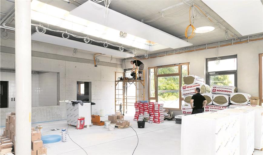 Mitten im Innenausbau: Die neue Mensa wird nicht zum Start des neuen Schuljahrs fertig. An den Schulen nimmt man die zeitliche Verzögerung gelassen. Der Caterer Müller-Gastronomie sieht das aus personalplanerischen Gründen anders. Foto: J. Fiedler