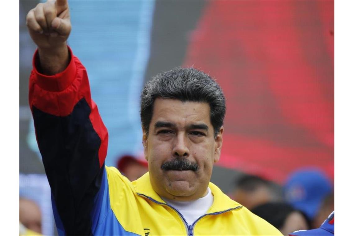 Maduro trifft Kremlchef Putin Mitten im Machtkampf zwischen Regierung und Opposition in Venezuela will sich Präsident Nicolás Maduro Unterstützung von Kremlchef Wladimir Putin holen. Foto: Ariana Cubillos/AP