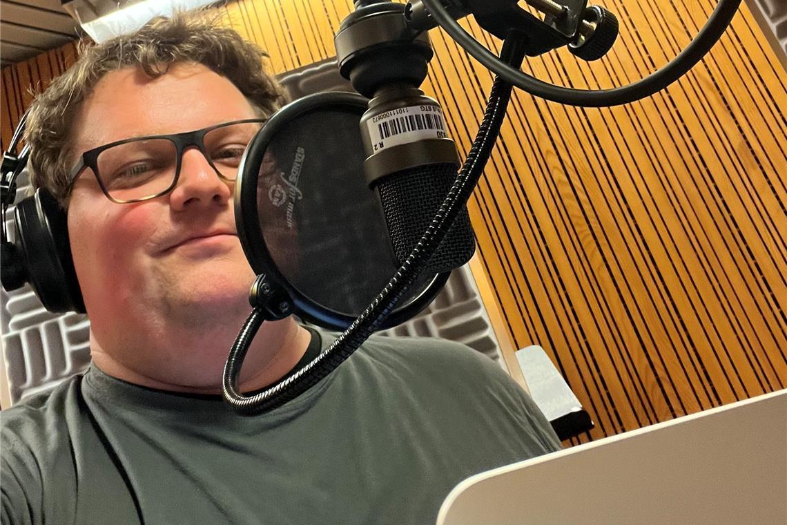Backnanger Pfarrer im Radio: Gottes Wort in 90 Sekunden Mittlerweile ein Profi am Mikrofon: Im Stuttgarter Funkhaus zeichnet Tobias Weimer viermal im Jahr Radiobeiträge für SWR3 auf.Foto: privat