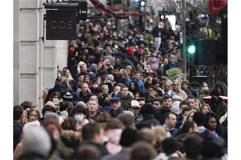 Mittlerweile sind in etlichen Ländern Fälle der Omikron-Variante aufgetaucht. Foto: Alberto Pezzali/AP/dpa