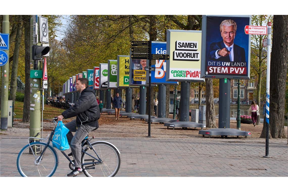 Bekommt Wilders die Quittung? Niederländer wählen Parlament Mittlerweile steht die Brandmauer gegen die Rechten in den Niederlanden wieder. (Archivbild)