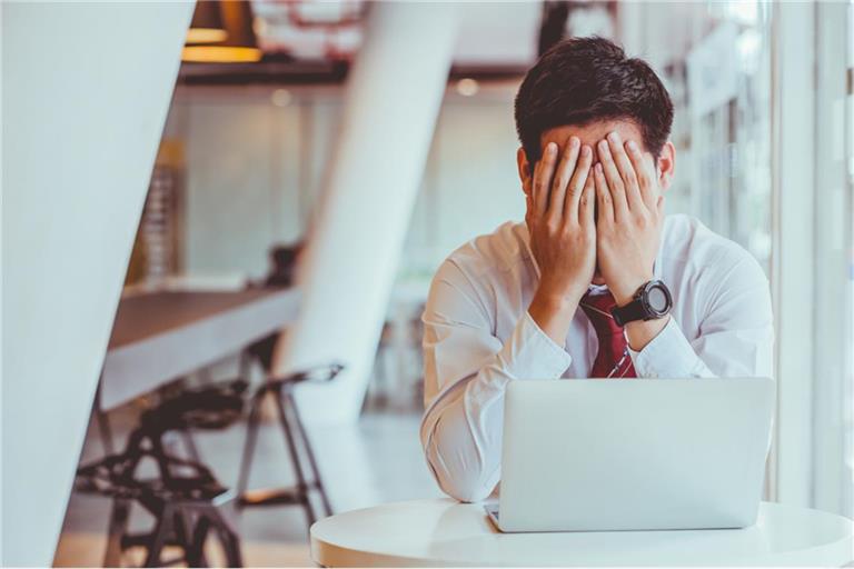 Mobbing ist kein Jugendproblem. Über 19 Millionen Erwachsene in Deutschland waren laut neuer Studie betroffen. Warum gemobbt wird und wie man sich schützen kann.