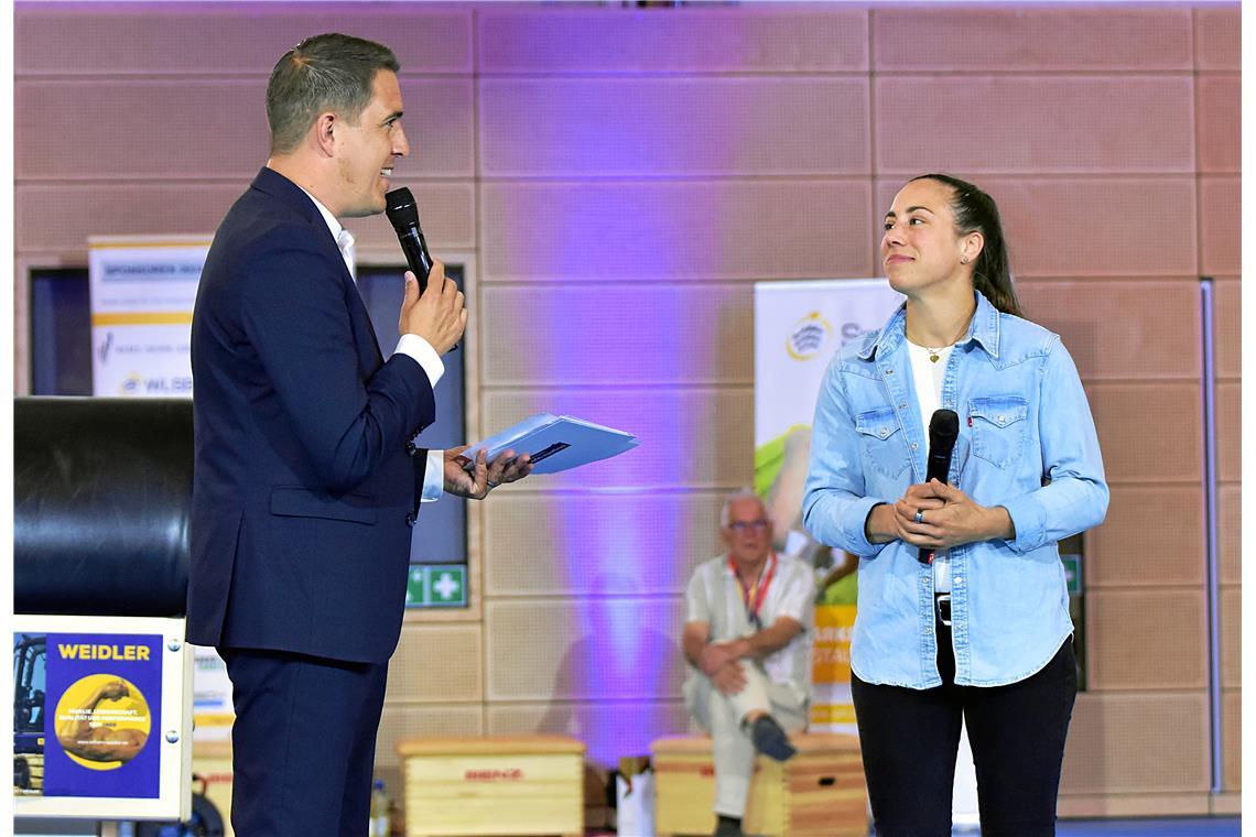 Moderator Benjamin Layer im Talk mit Judoka Katharina Menz, der Olympionikin von...