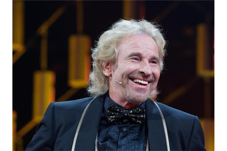 Moderator Thomas Gottschalk steht während einer Preisverleihung auf der Bühne. Foto: Henning Kaiser/dpa/Archivbild