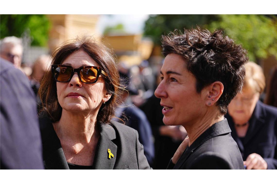 Viel Prominenz bei Beisetzung von Margot Friedländer Moderatorin Dunja Hayali.