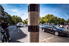 Moderne Blitzersäulen arbeiten zum Teil mit unsichtbarem Infrarotlicht – nachts reicht das aber nicht immer für Beweisfotos.