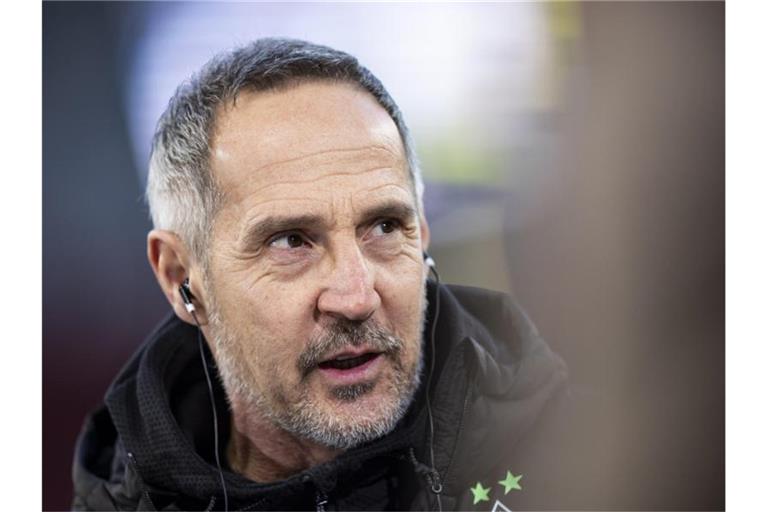 Mönchengladbachs Trainer Adi Hütter ist positiv auf das Coronavirus getestet worden. Foto: Tom Weller/dpa