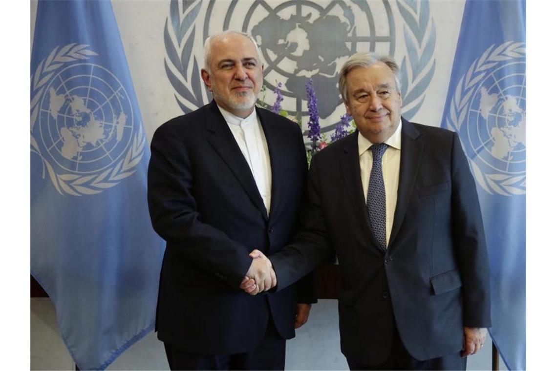 Mohammed Dschawad Sarif (l.) hatte im Sitz der Vereinten Nationen New York erklärt, der Iran habe keine Kenntnis über eine angeblich vom US-Militär zerstörte Drohne. Foto: Frank Franklin II/AP