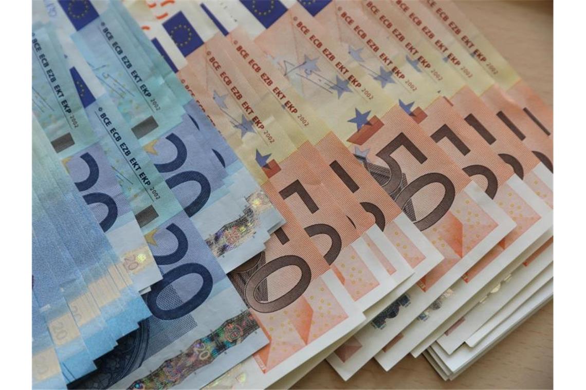 Bundesbank: Krieg bremst Aufschwung und treibt Preise Monatsbericht der Bundesbank: Die Auswirkungen des Ukraine-Kriegs werden die Wirtschaft in Deutschland ab März spürbar belasten. Foto: Bernd Wüstneck/ZB/dpa