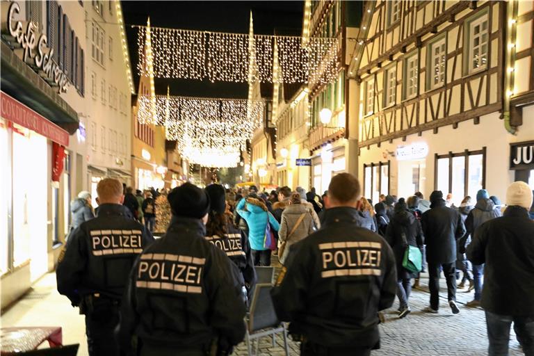 Montagsspaziergänger in der Schorndorfer Innenstadt. Foto: B. Büttner