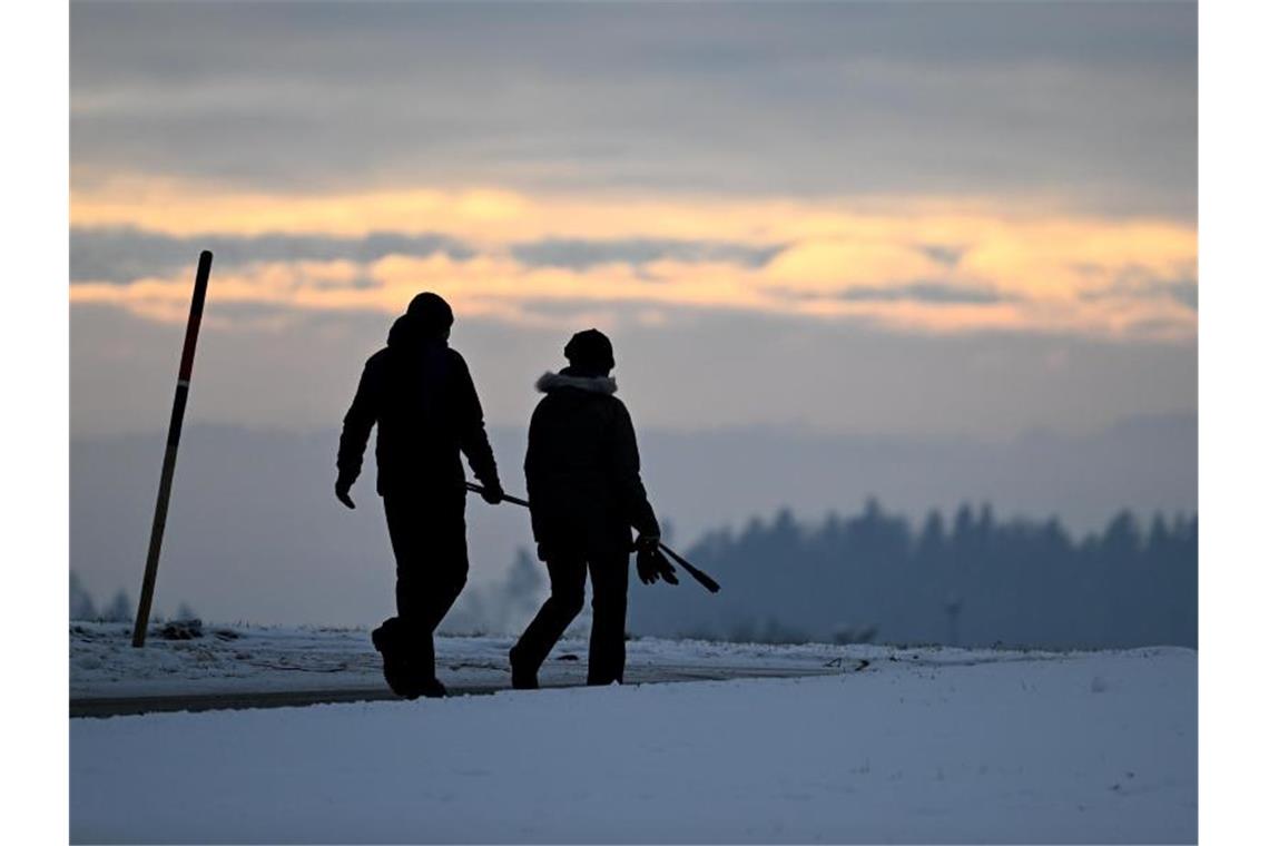 Weiße Berge, glatte Straßen - Januar bleibt kühl