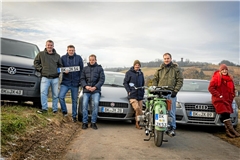 Moritz Franz (von links), Markus und Alexander Lohoff, Yannic Strauß, Markus Baier und seine Schwester Lisa Baier leben in Jux oder sind dort aufgewachsen. Der Trend zum dazu passenden Kennzeichen habe mit der Rückkehr des BK-Kennzeichens im Jahr 2013 begonnen, erklärt Alexander Lohoff. Foto: Alexander Becher