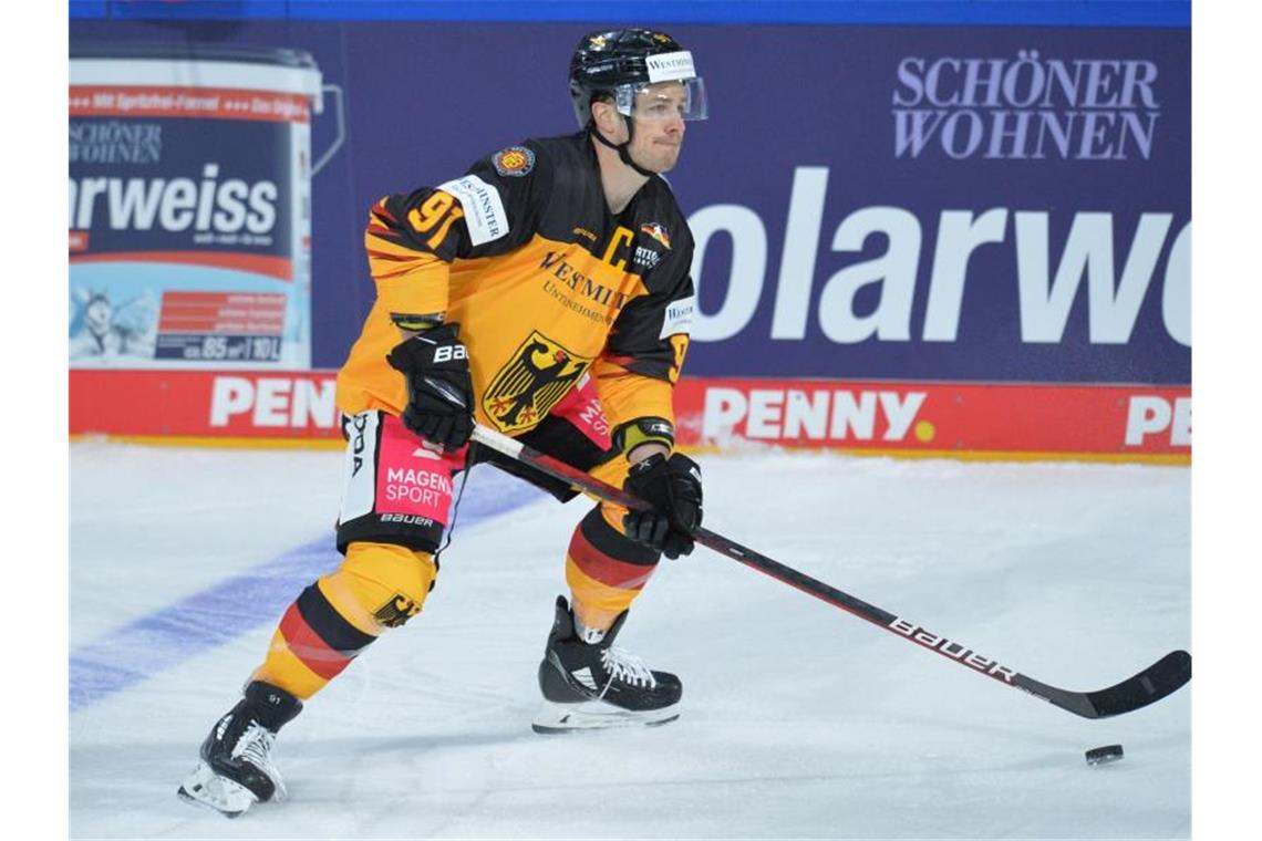 Eishockey-Kapitän Müller: Boykott-Diskussion „heuchlerisch“ Moritz Müller ist seit Jahren eine feste Größe in der Abwehr der Nationalmannschaft und bei den Kölner Haien. Foto: Timm Schamberger/dpa
