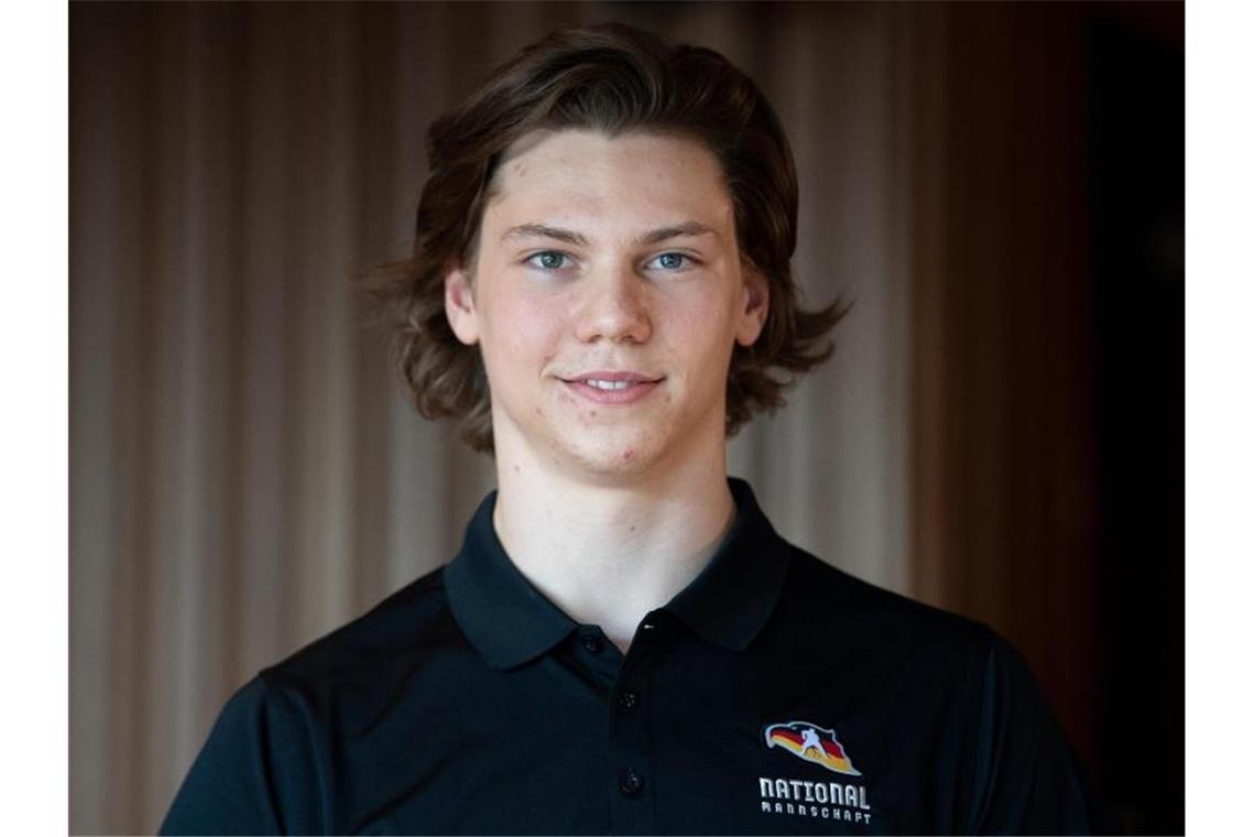 NHL: Entscheidung über Seider frühestens im September Moritz Seider, Eishockeyspieler. Foto: Monika Skolimowska/Archivbild