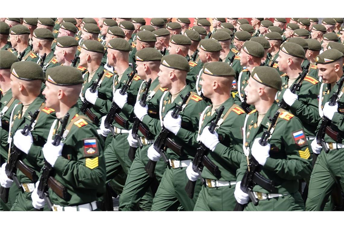 Moskaus Angebot einer Waffenruhe soll die eigenen Feiern zum Tag des Sieges schützen. (Archivbild)