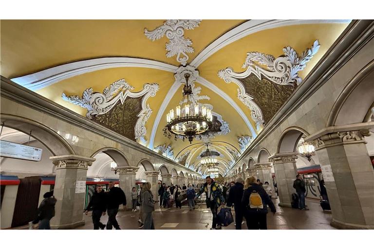 Moskaus Metro feiert in diesem Jahr ihr 90-jähriges Bestehen - die Station Komsomolskaja ist besonders prachtvoll.