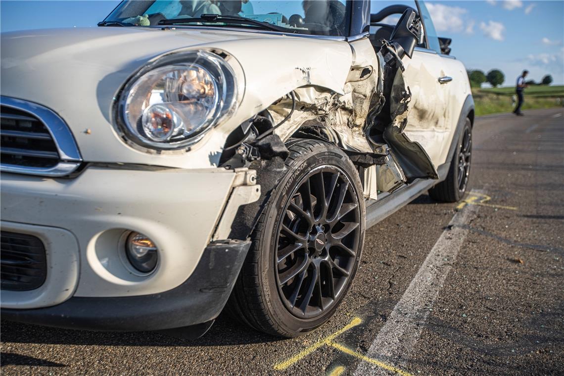 Motorradfahrer bei Kirchberg schwer verletzt Motorrad kracht auf Landstraße gegen ein Auto. Foto: Simon Adomat/7aktuell.de