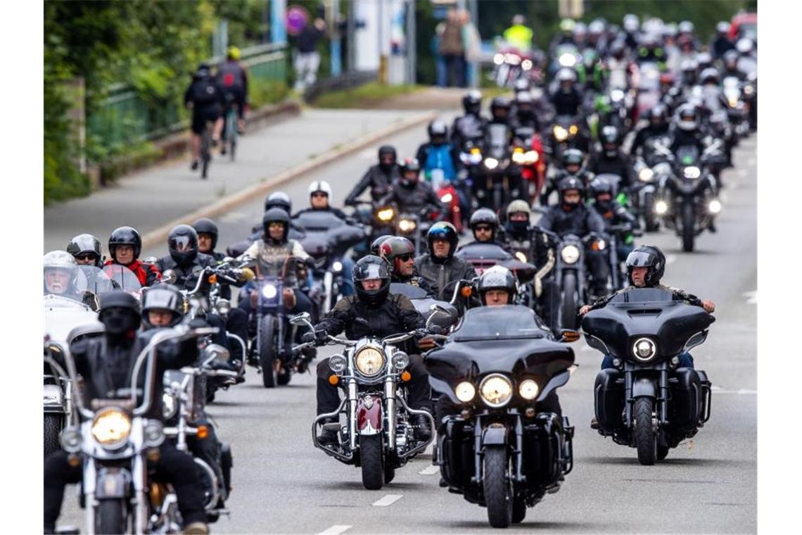 Motorradfahrer protestieren gegen mögliche Fahrverbote