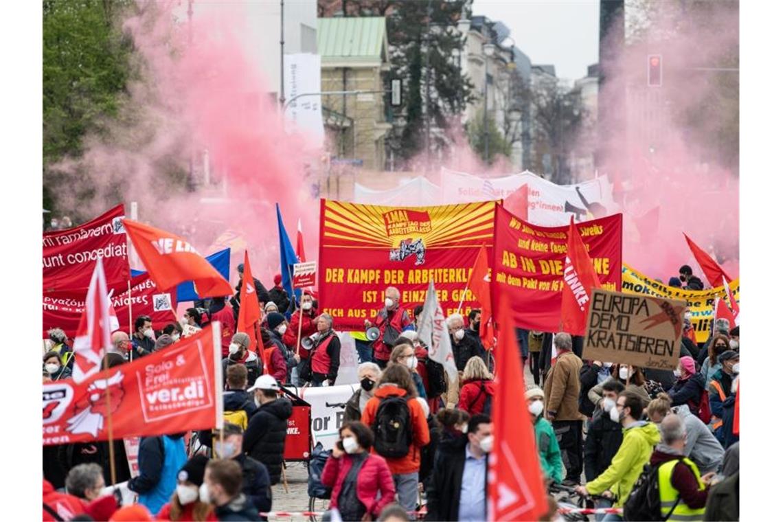 DGB: Pandemie nicht als Vorwand für Jobabbau nutzen Motto "Solidarität ist Zukunft": Kundgebung des Deutschen Gewerkschaftsbundes am Königsplatz in München. Foto: Matthias Balk/dpa