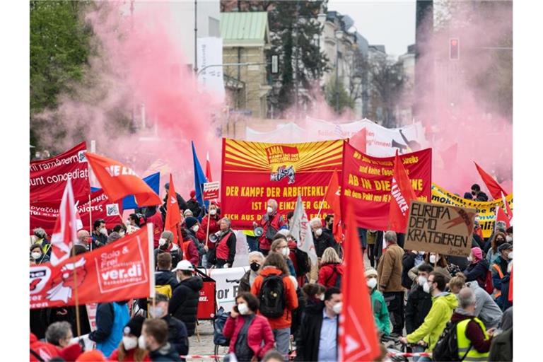 Motto "Solidarität ist Zukunft": Kundgebung des Deutschen Gewerkschaftsbundes am Königsplatz in München. Foto: Matthias Balk/dpa