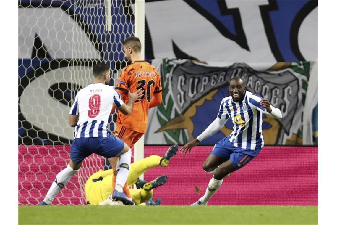 Moussa Marega (r) sorgte mit seinem Tor zum 2:0 für die Vorentscheidung beim Sieg vom FC Porto gegen Juventus Turin. Foto: Luis Vieira/AP/dpa