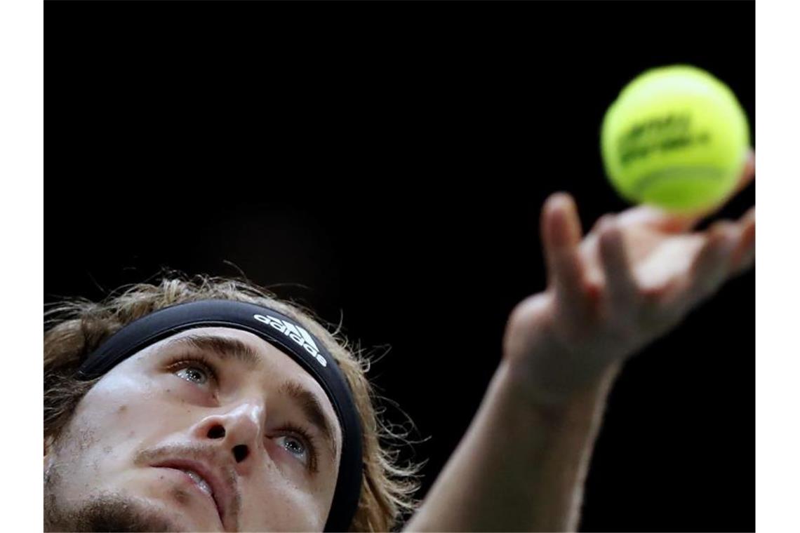 Mühte sich ins Viertelfinale: Alexander Zverev in Aktion. Foto: Christophe Ena/AP/dpa