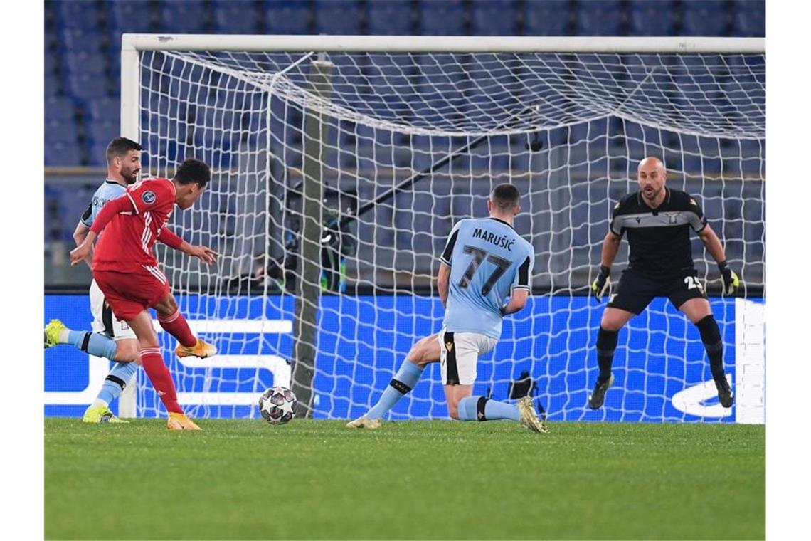 Münchens Jamal Musiala (l) erhöht zum 2:0 gegen Lazio. Foto: Giuseppe Maffia/dpa